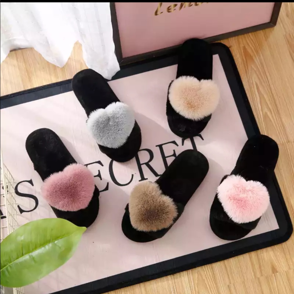 Plush home slipper 🥿
